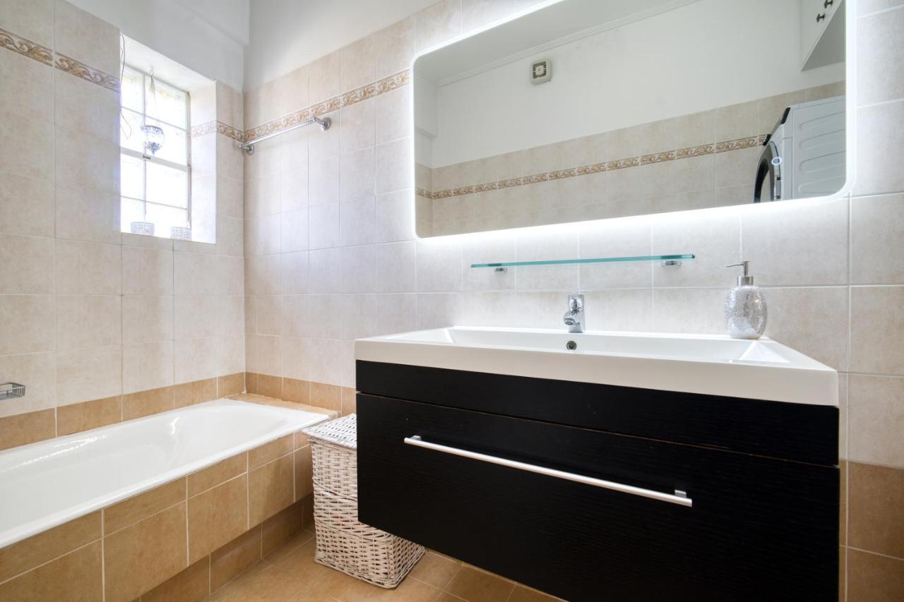Sea & Mountain Apartment Close To Port And City Lávrion Exteriér fotografie